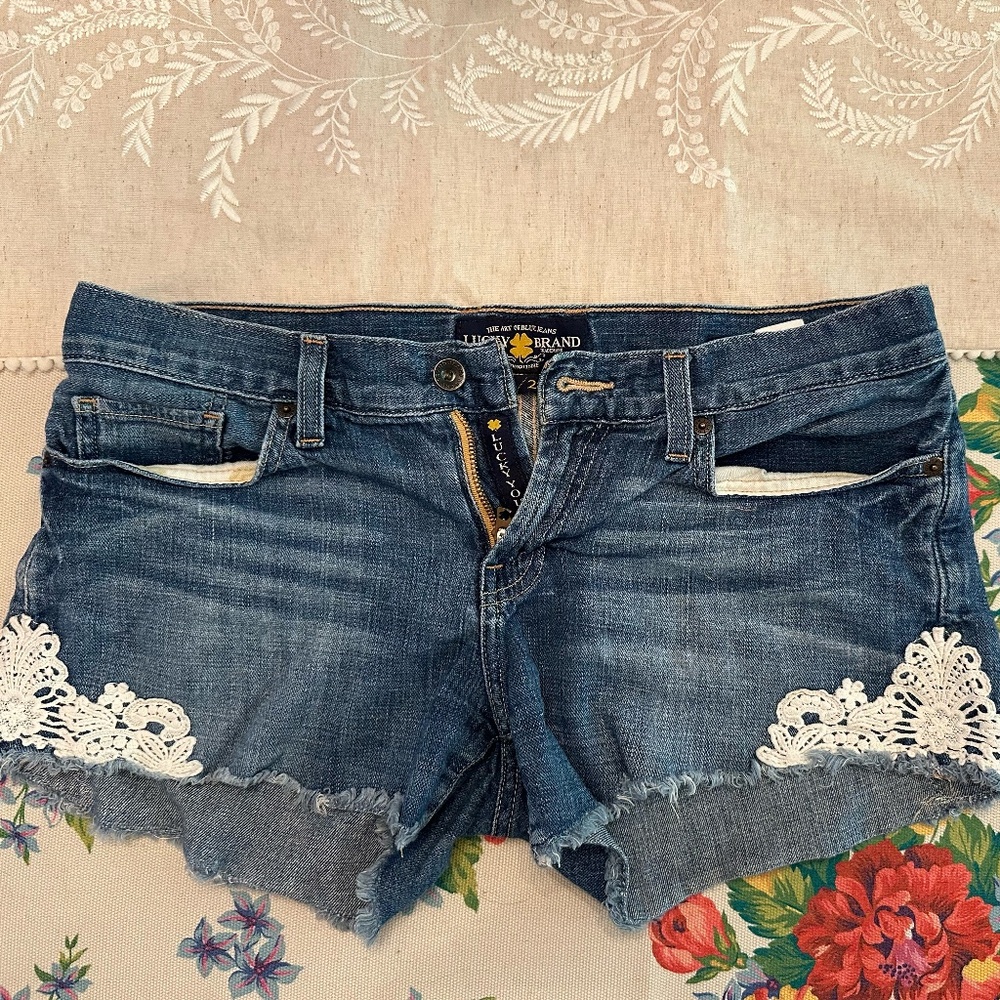 Lucky Riley Jean Shorts W/ Knit Designs and Fringed Hems Size 28/6